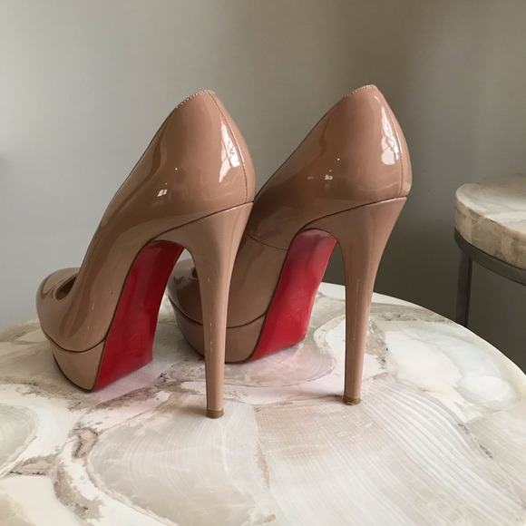Christian Louboutin Bianca Patent Leather Pump - Picture 2 of 8